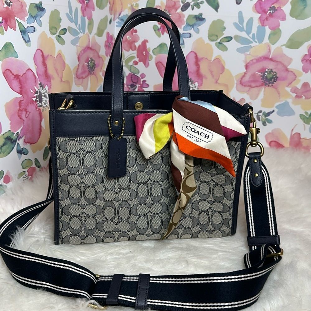 💯Authentic Coach Tote Monogram Handbag🍀